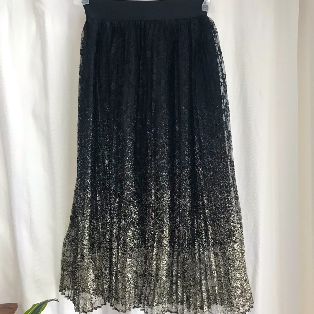 Pleated midi skirt black & gold, lace overlay Sm